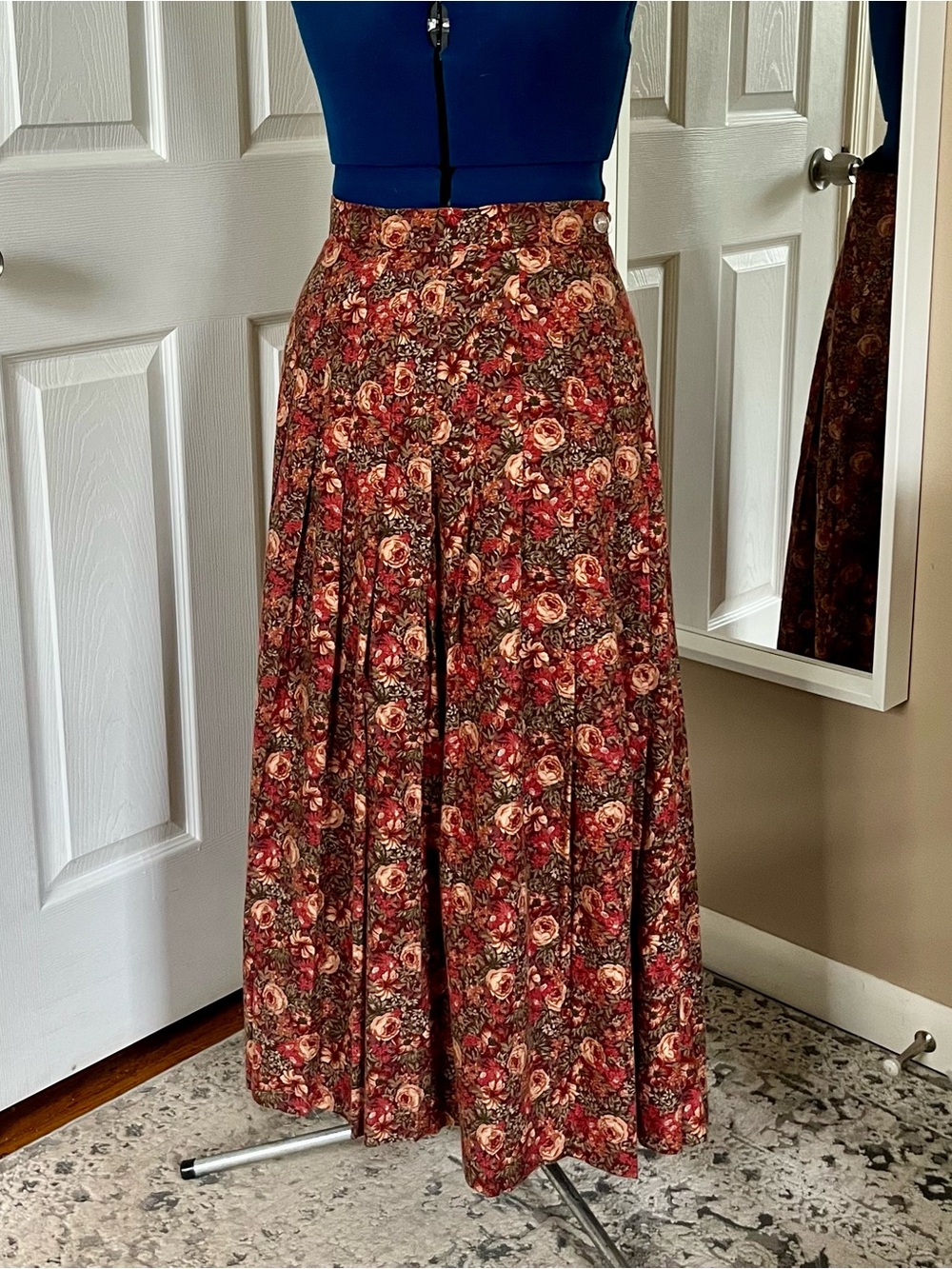 Vintage Laura Ashley pleated floral maxi skirt, size 10*(check measurements) - Picture 4 of 8